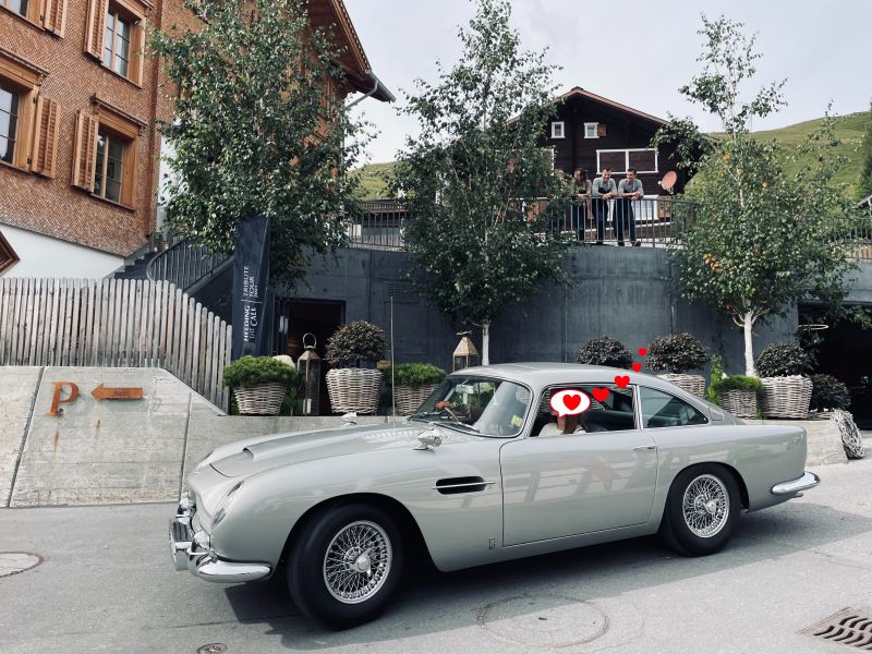 Fall in Love, Mr. Bond!